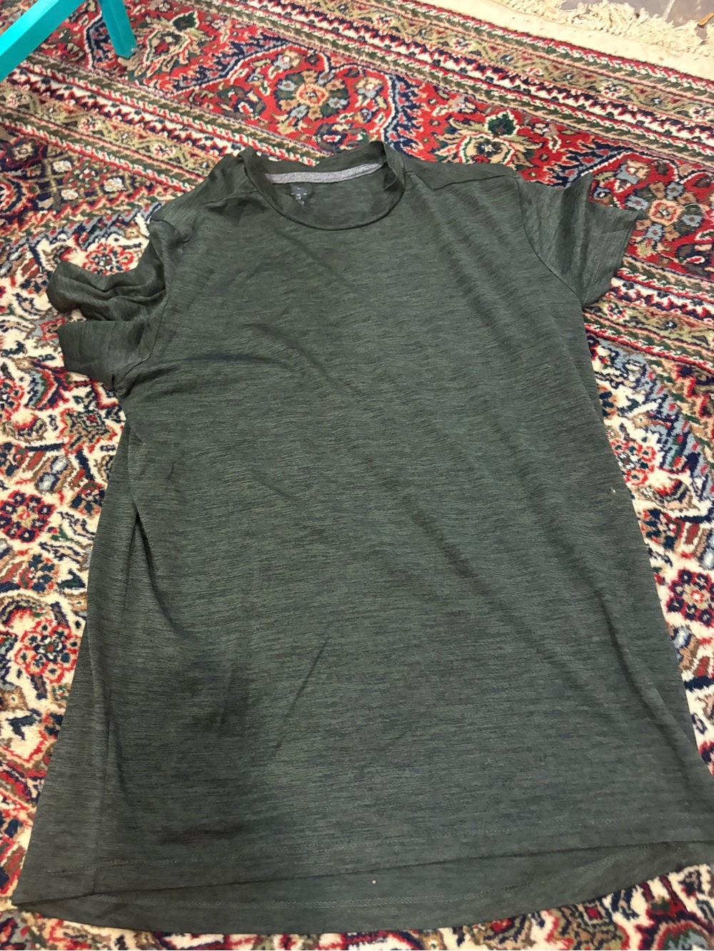 Men’s dark gray short sleeve
